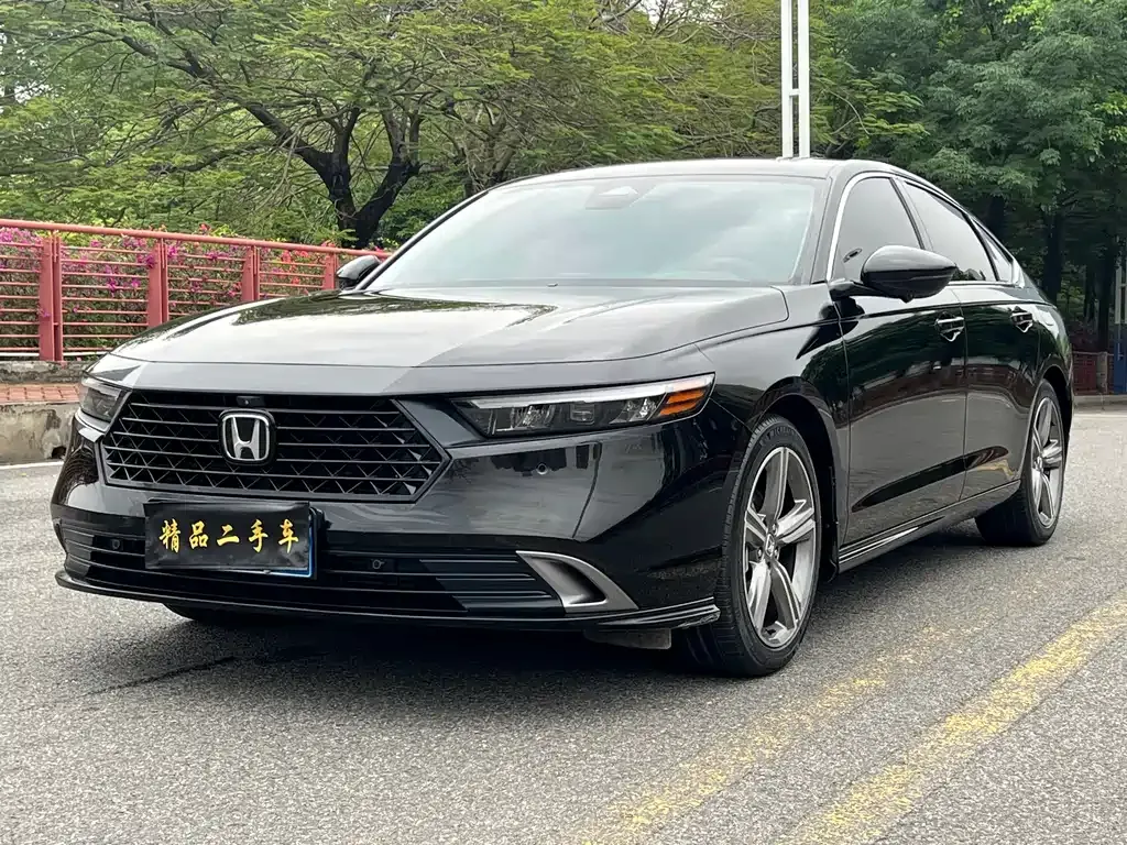 Honda Accord — фото 1