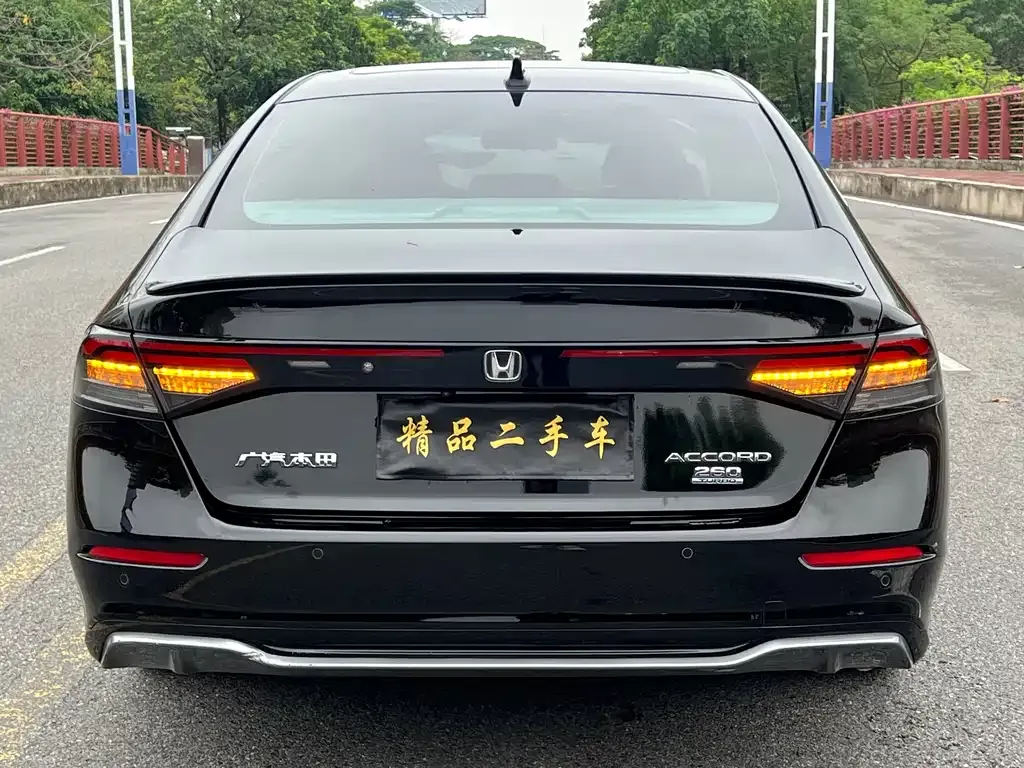 Honda Accord — фото 9