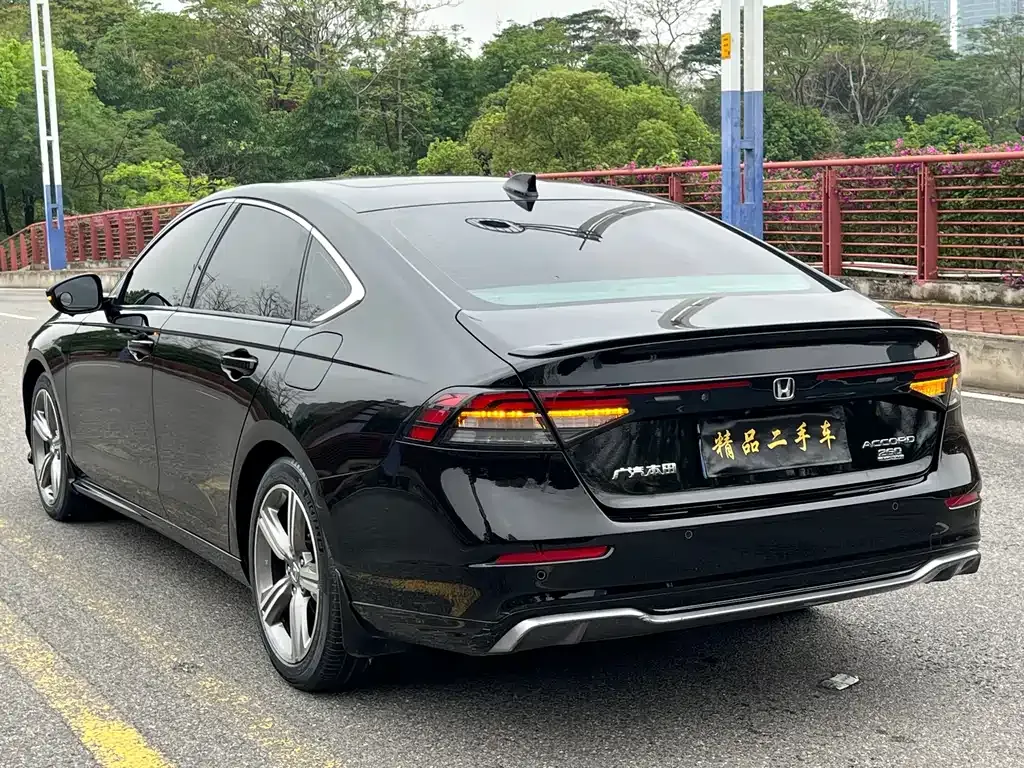 Honda Accord — фото 7