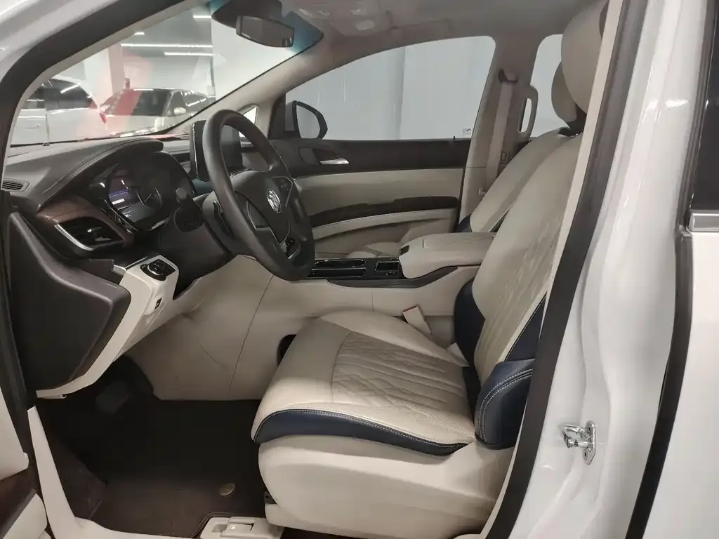 Buick GL8 2022 из CN, фото 3