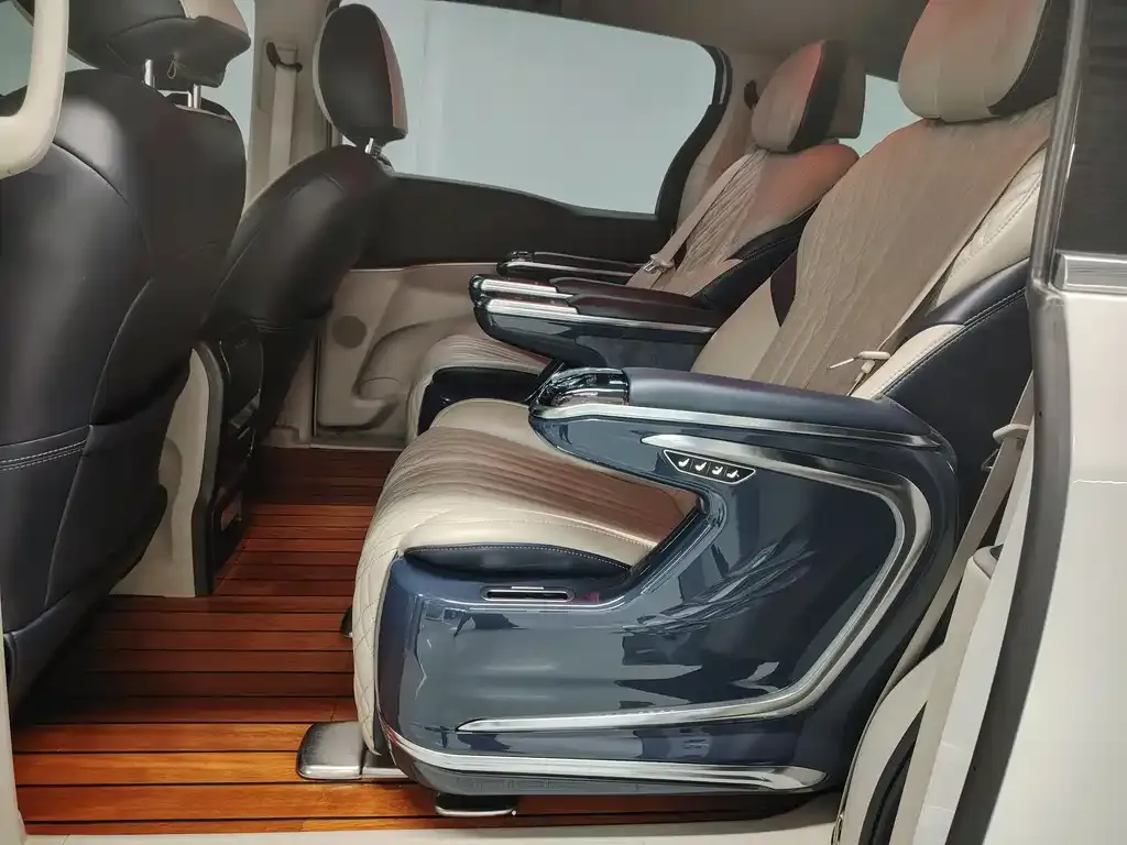 Buick GL8 2022 из CN, фото 7