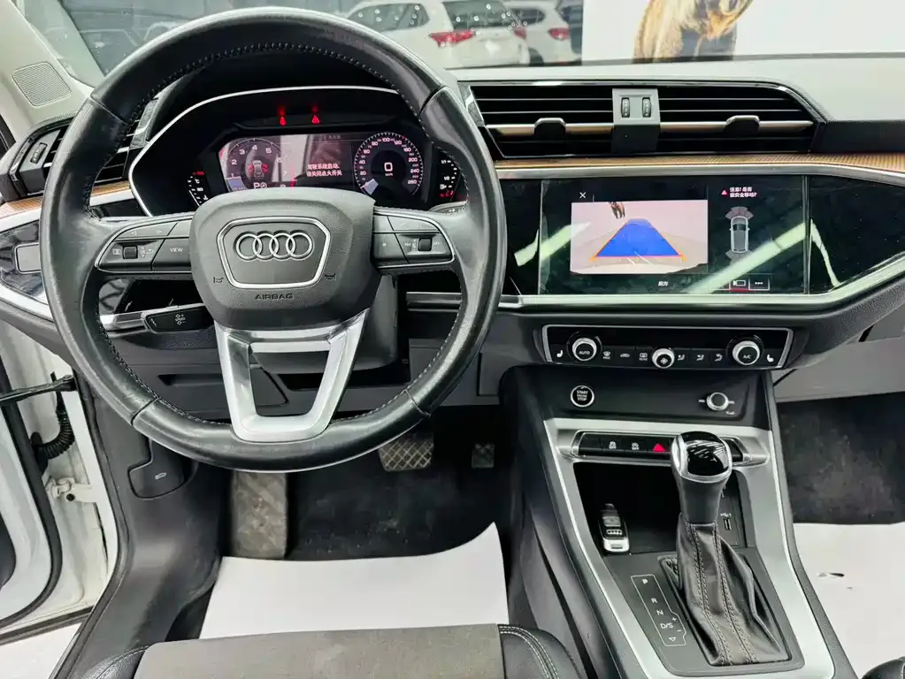 Audi Q3 — фото 8