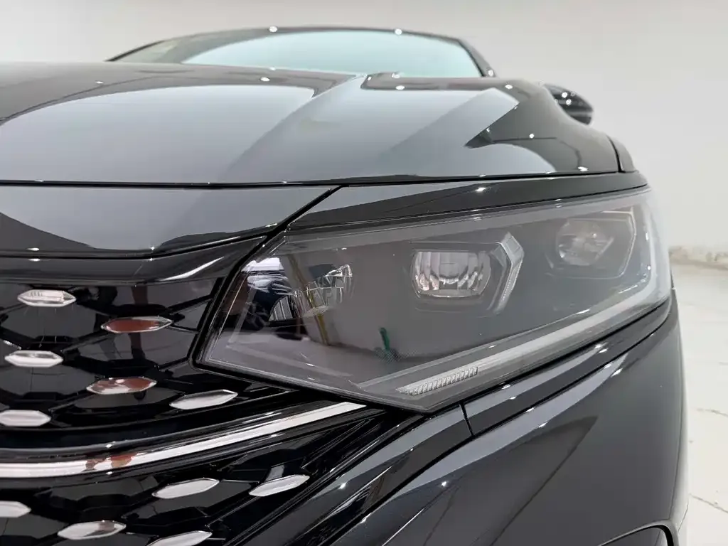 Volkswagen Passat — фото 10