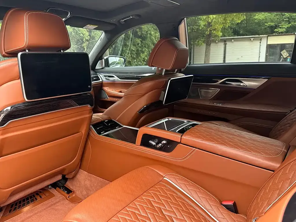 BMW 7 Series 2021 из CN, фото 4