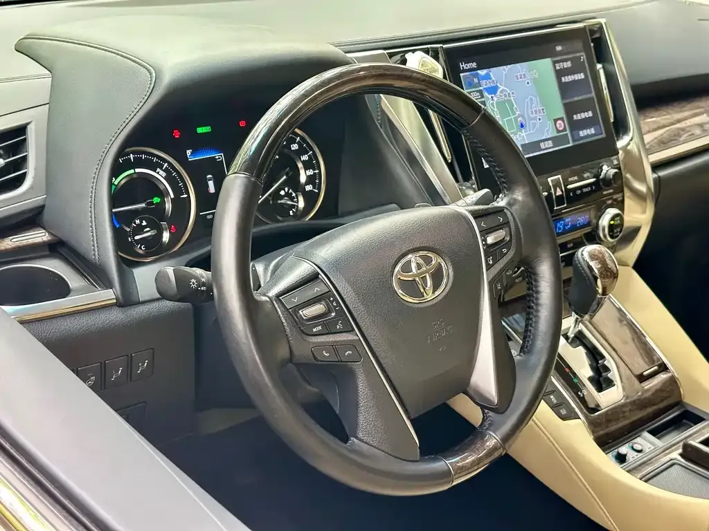 Toyota Alphard — фото 6