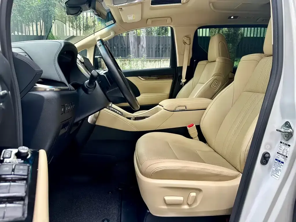 Toyota Alphard — фото 4
