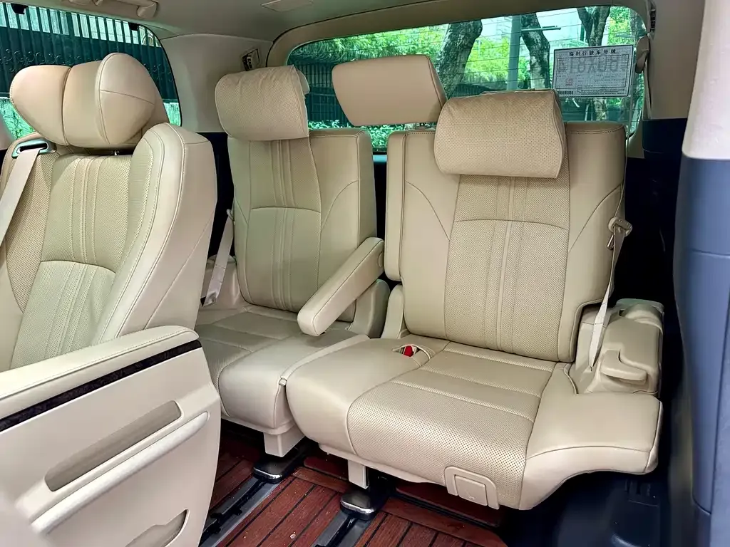 Toyota Alphard — фото 5