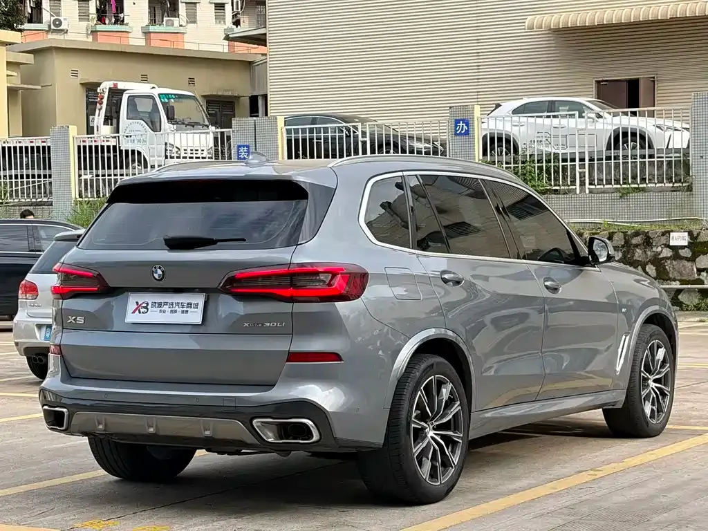 BMW X5 — фото 10