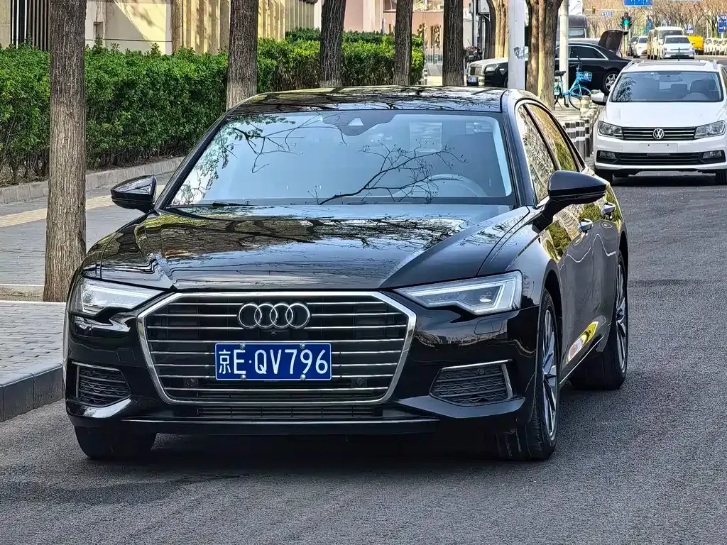 Audi A6L — фото 1