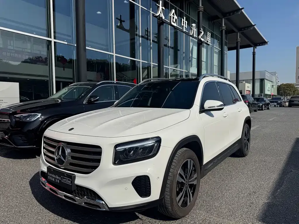 Mercedes-Benz GLB — фото 1