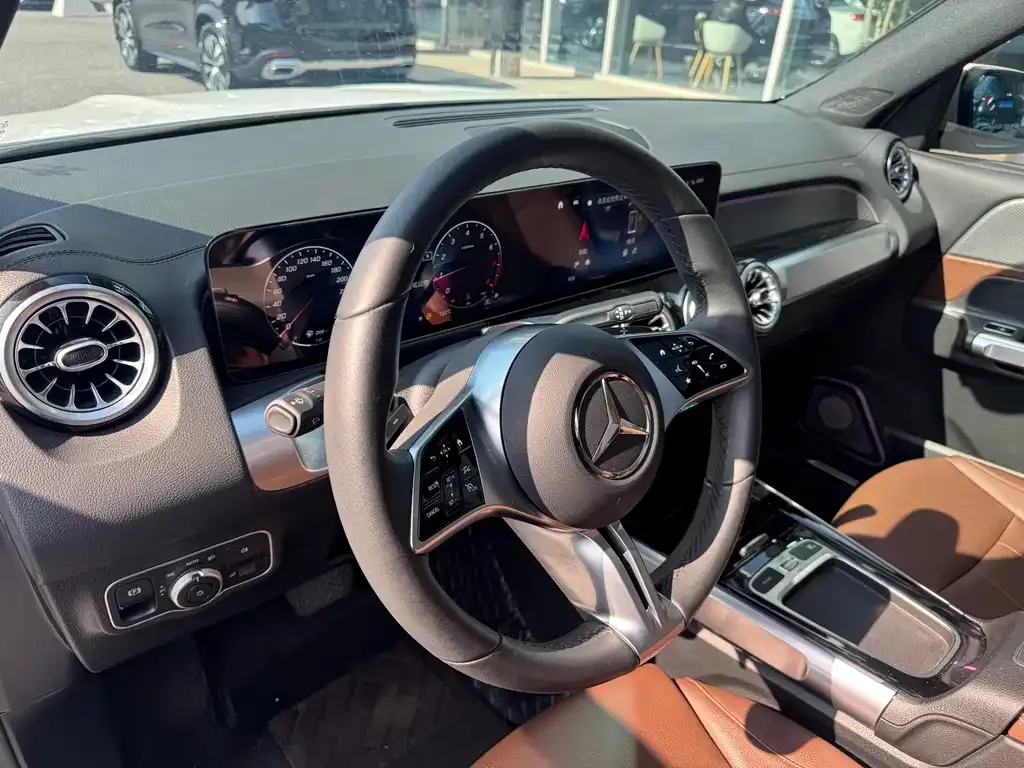Mercedes-Benz GLB — фото 10