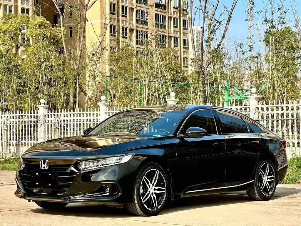 Honda Accord — фото 1