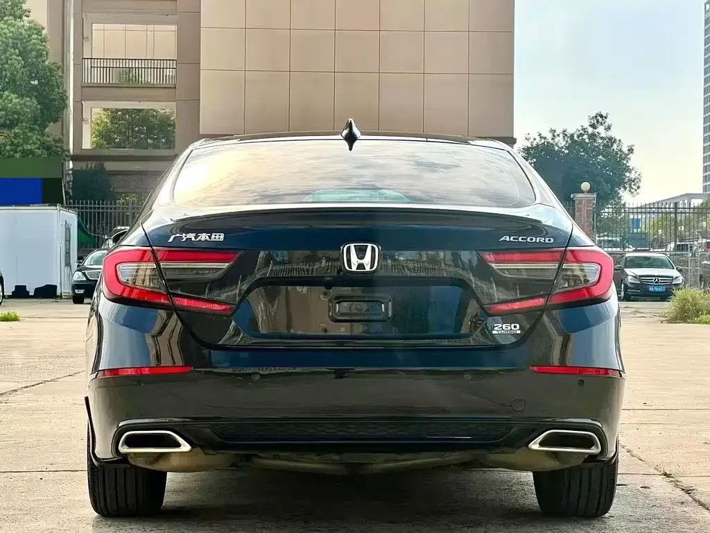 Honda Accord — фото 9