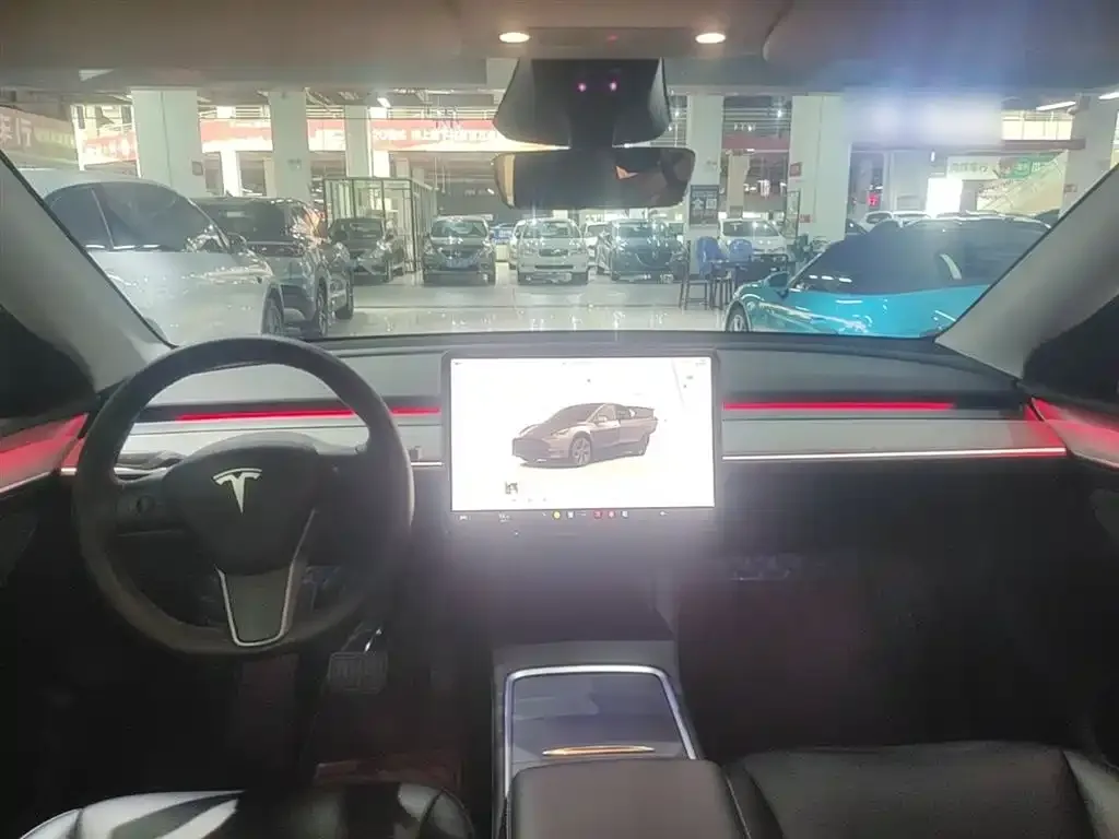 Tesla Model Y — фото 5