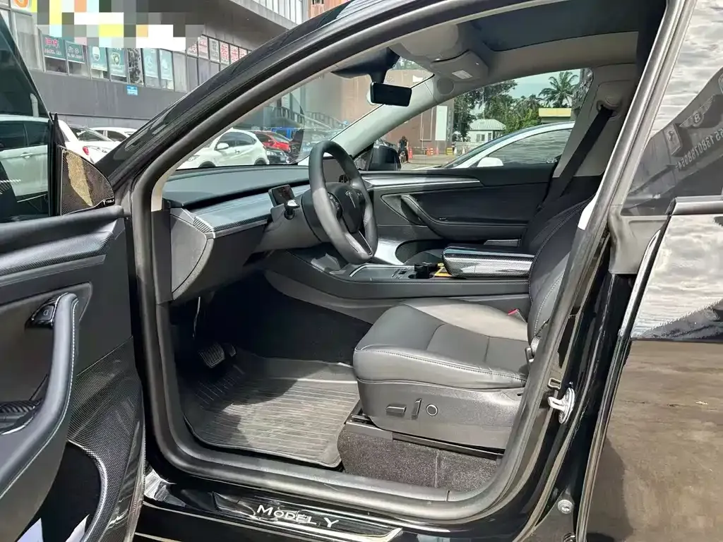 Tesla Model Y — фото 4