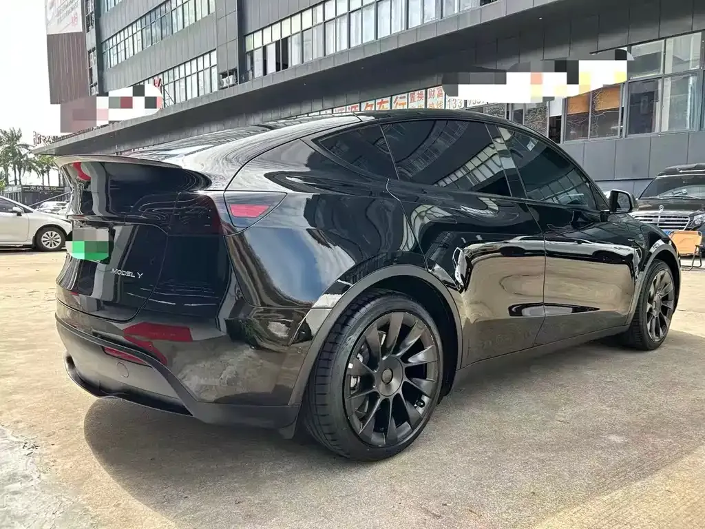 Tesla Model Y — фото 5