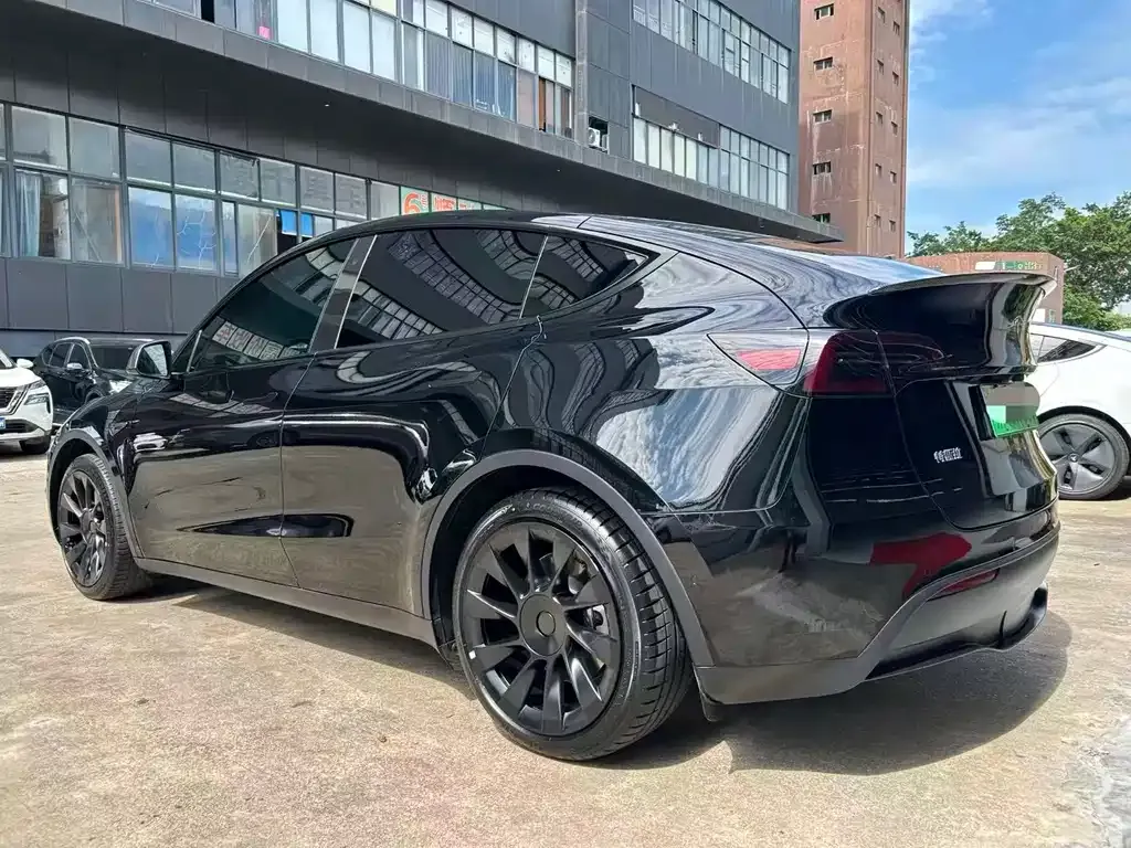 Tesla Model Y — фото 9