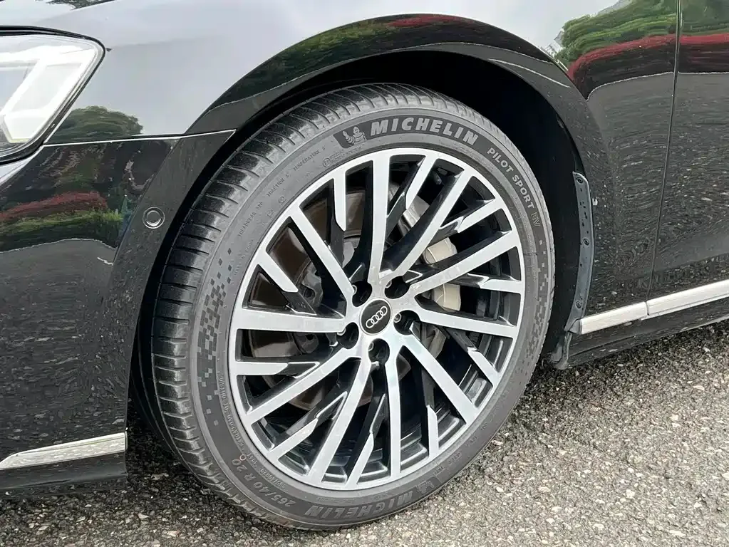Audi A8 — фото 5
