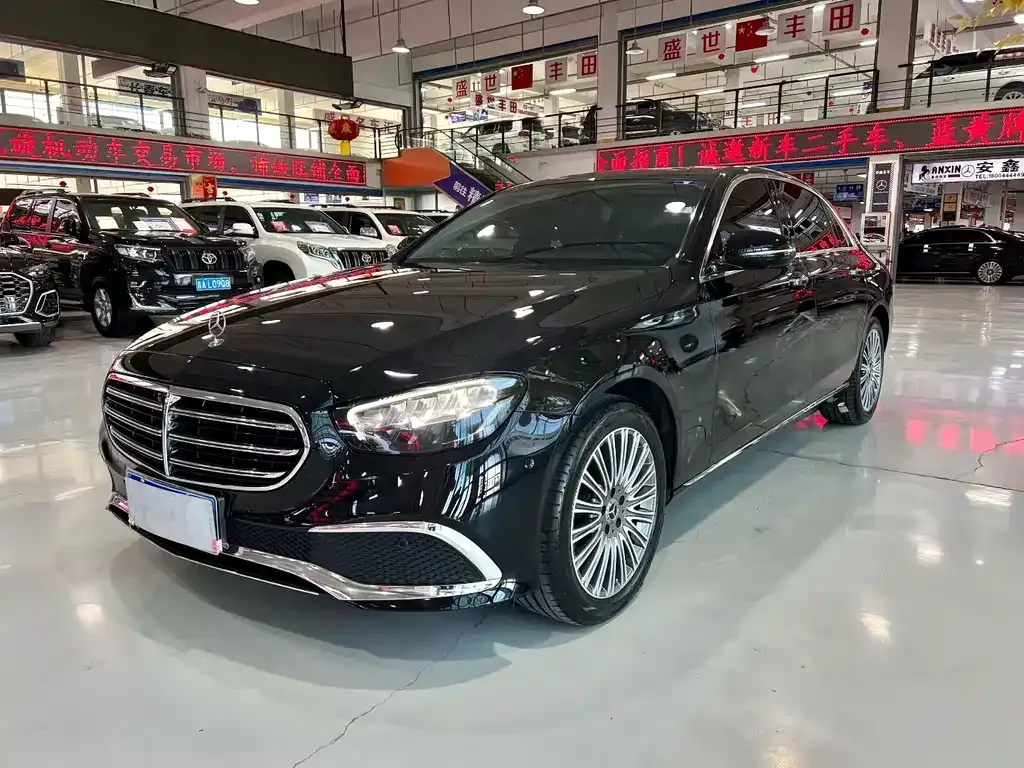 Mercedes-Benz E-Class — фото 1