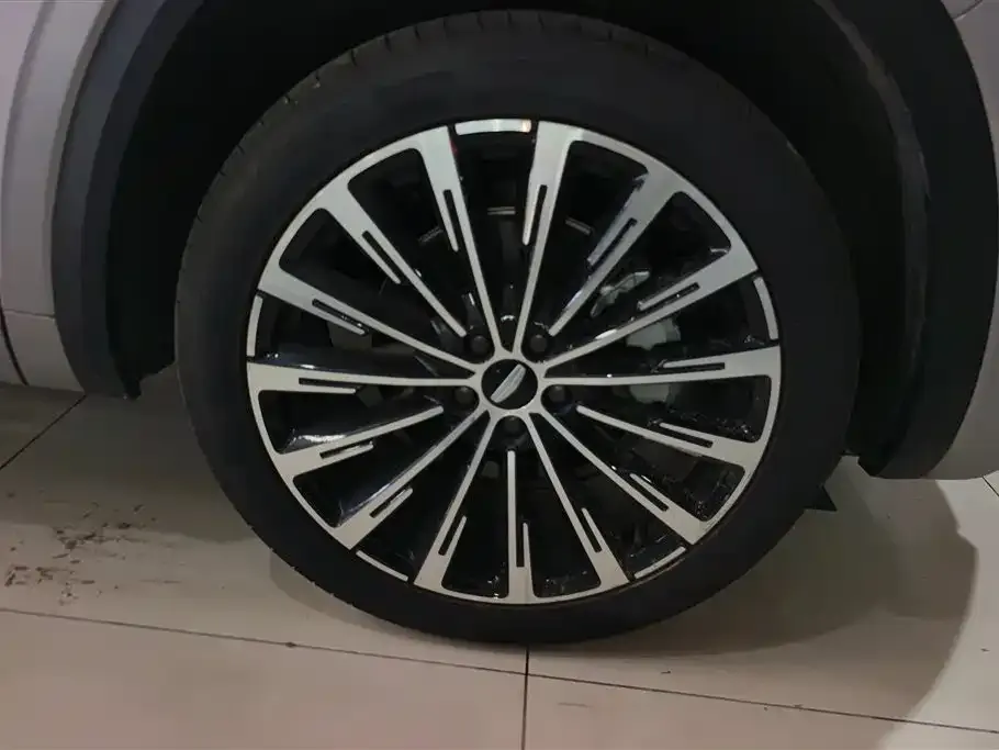 Geely Xingyue L — фото 3