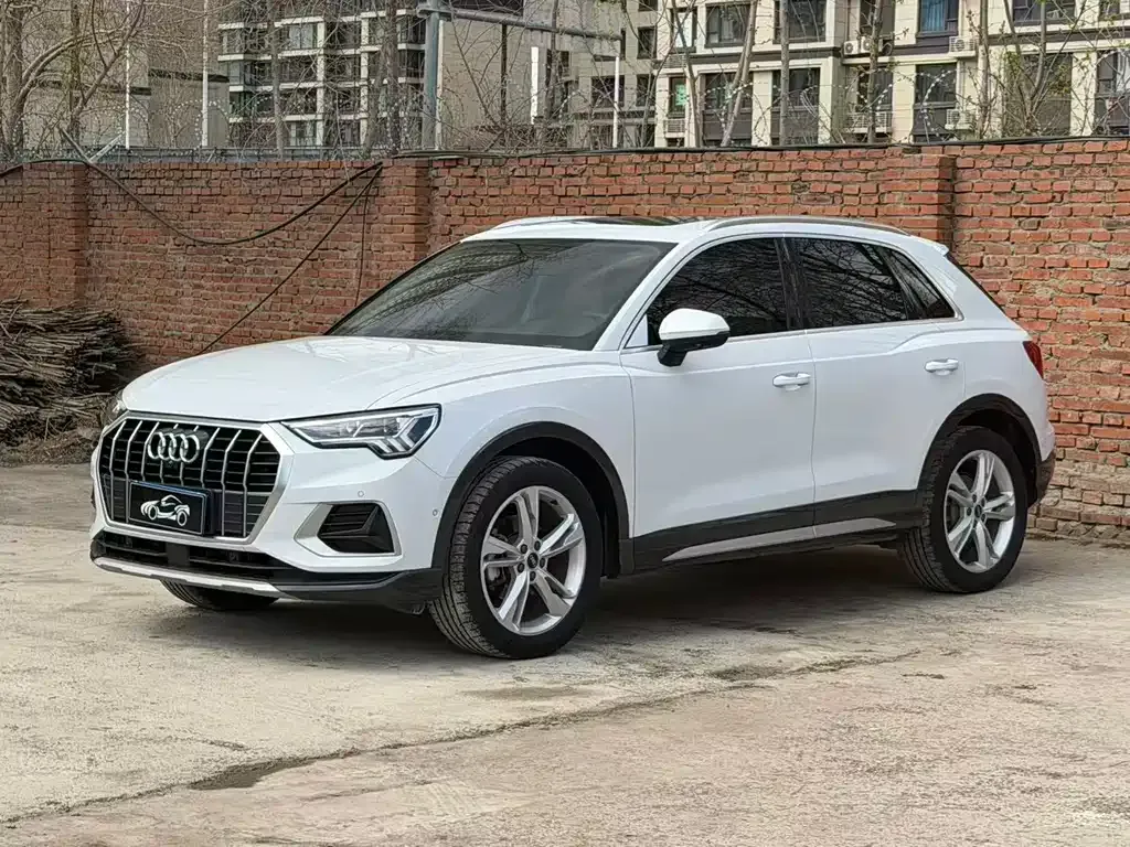 Audi Q3 — фото 1