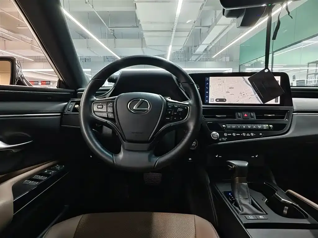 Lexus ES — фото 10