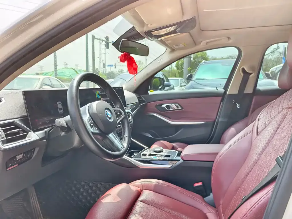 BMW i3 2024 из CN, фото 2