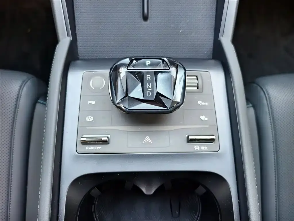 BYD Qin L — фото 6