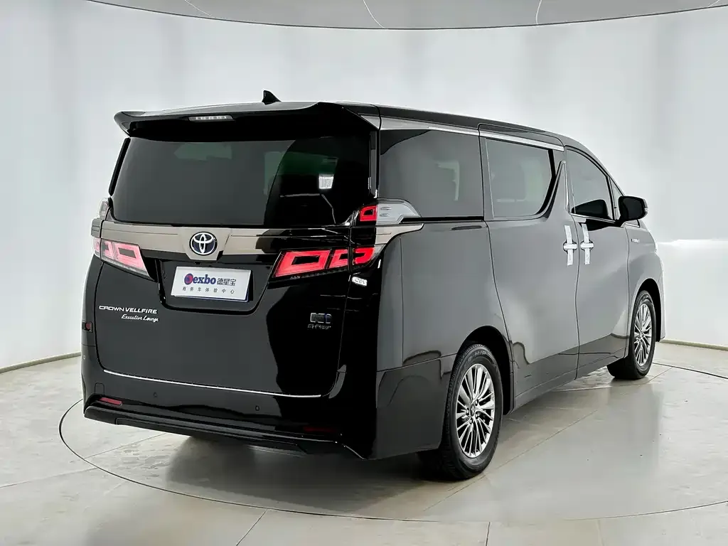 Toyota Vellfire — фото 4