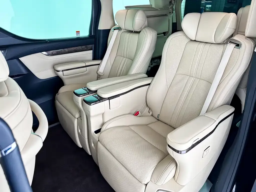 Toyota Vellfire — фото 7
