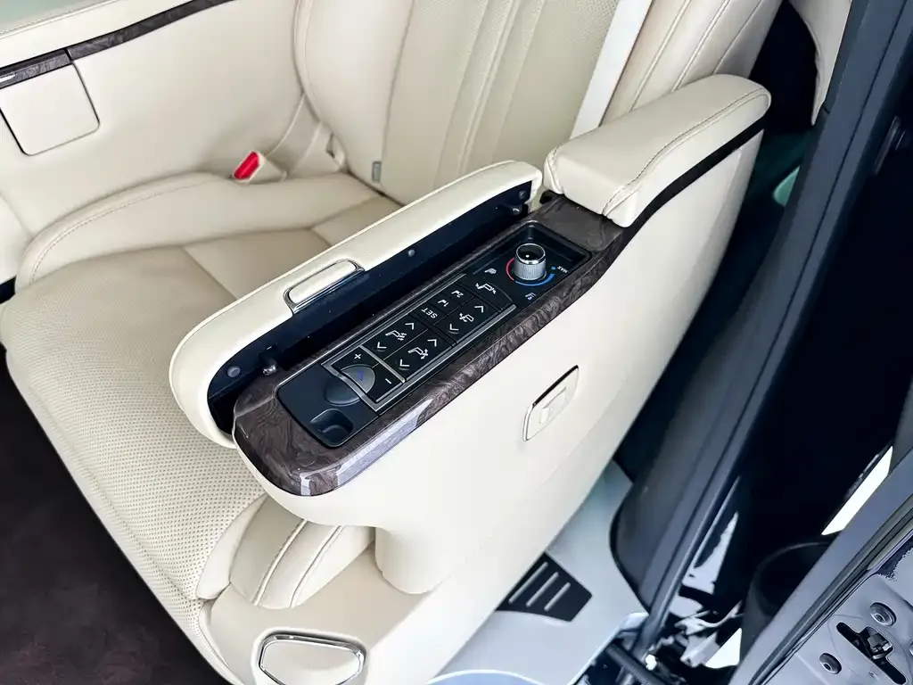 Toyota Vellfire — фото 10