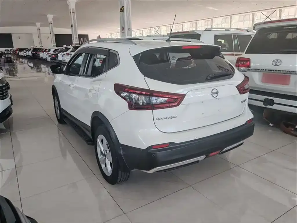 Nissan Qashqai — фото 10