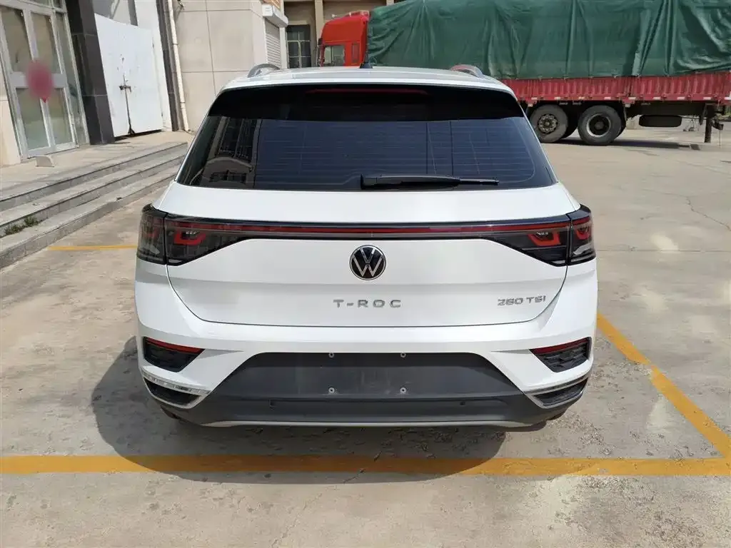 Volkswagen T-Roc — фото 10