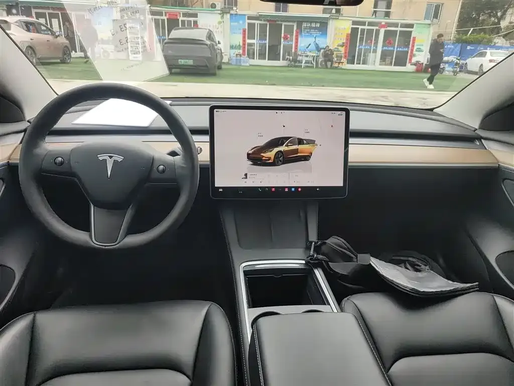 Tesla Model 3 — фото 9