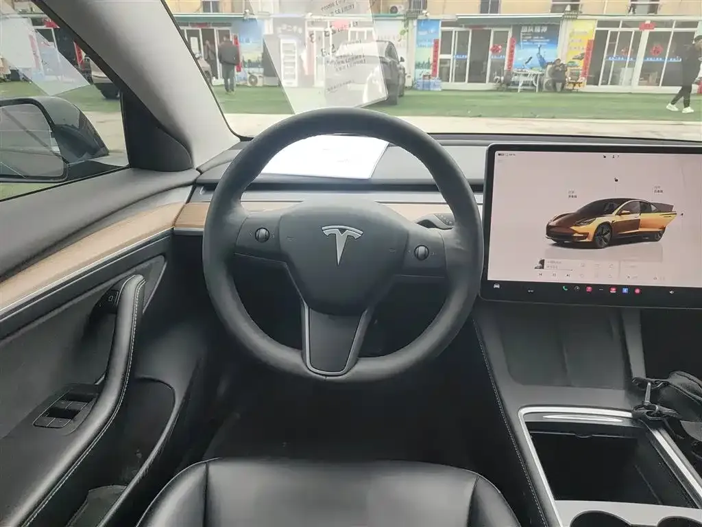 Tesla Model 3 — фото 6