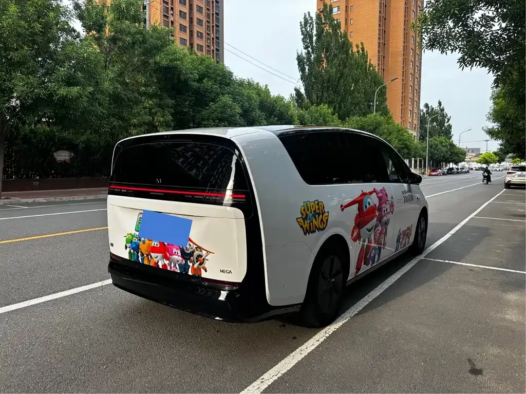 Li Auto MEGA — фото 7