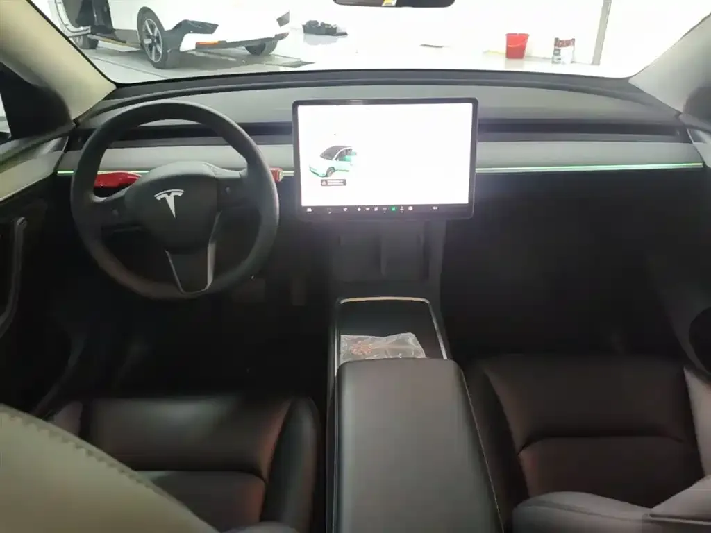 Tesla Model Y — фото 2