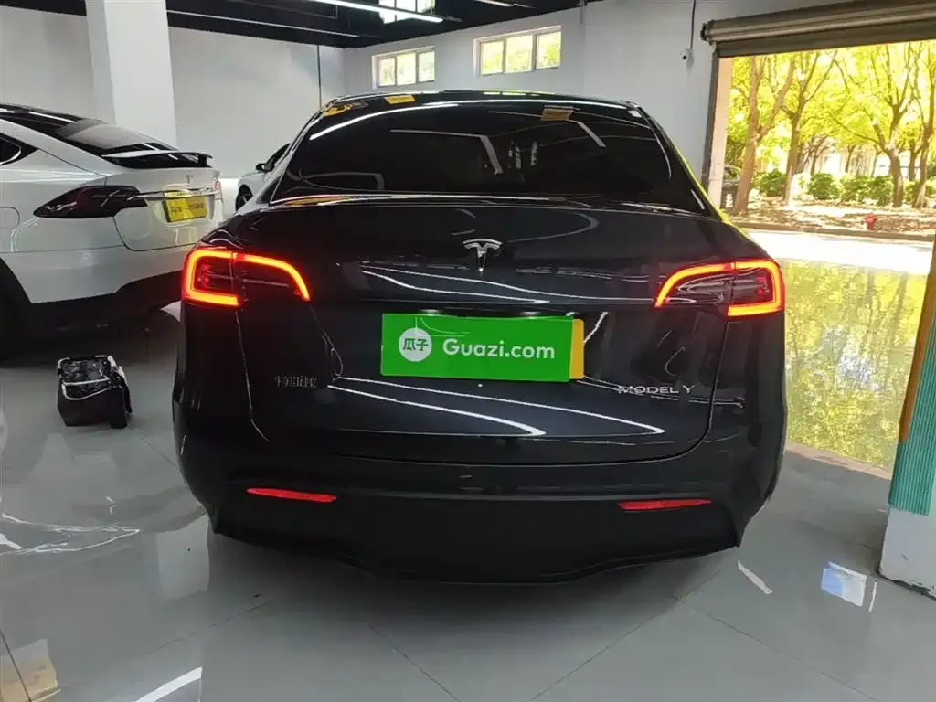 Tesla Model Y — фото 6