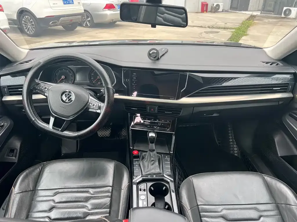 Volkswagen Passat 2021 из CN, фото 2