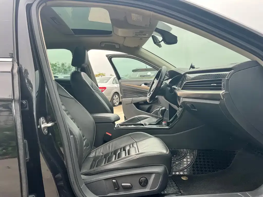 Volkswagen Passat 2021 из CN, фото 3