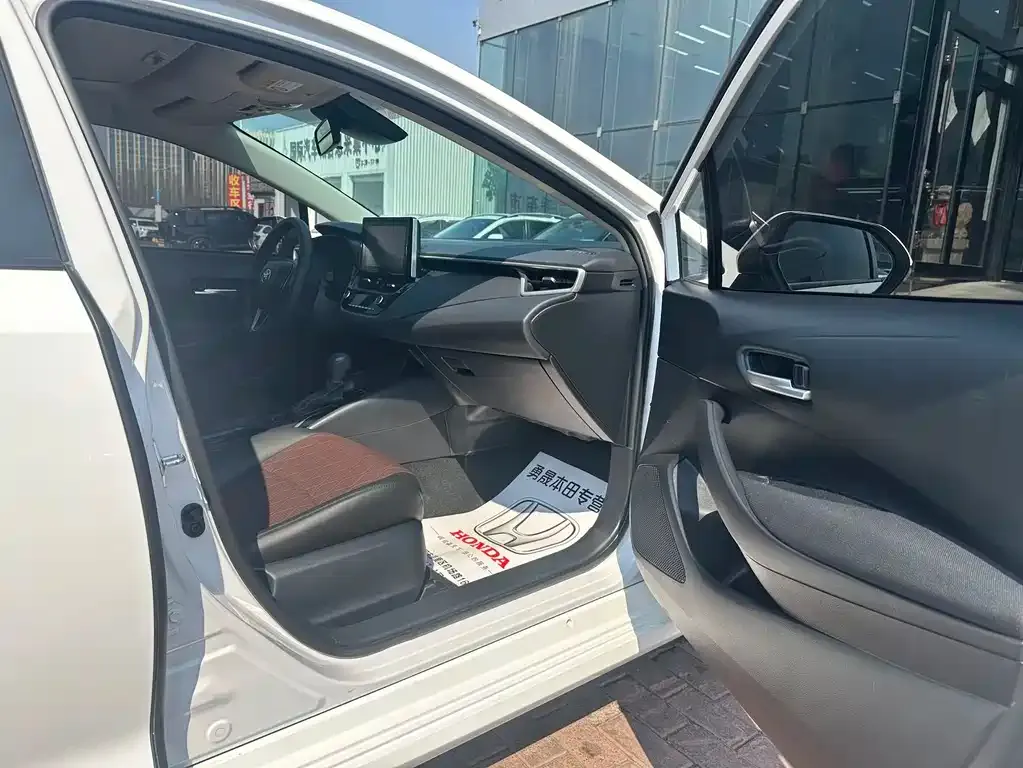 Toyota Corolla — фото 5