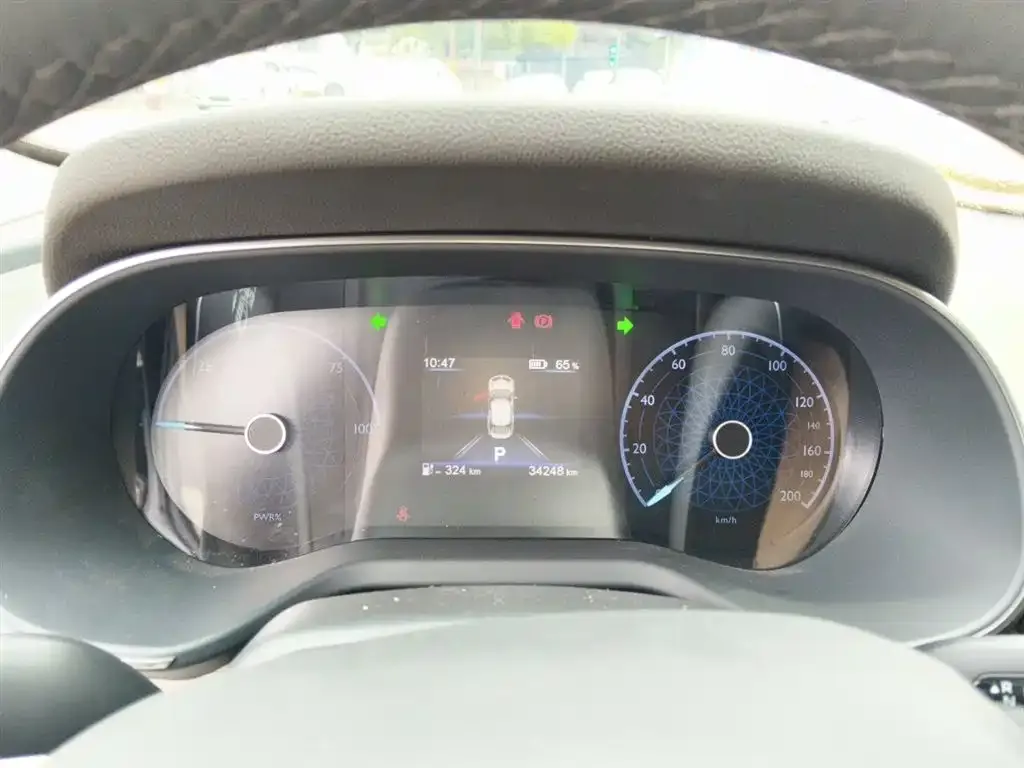 Hongqi E-QM5 — фото 3