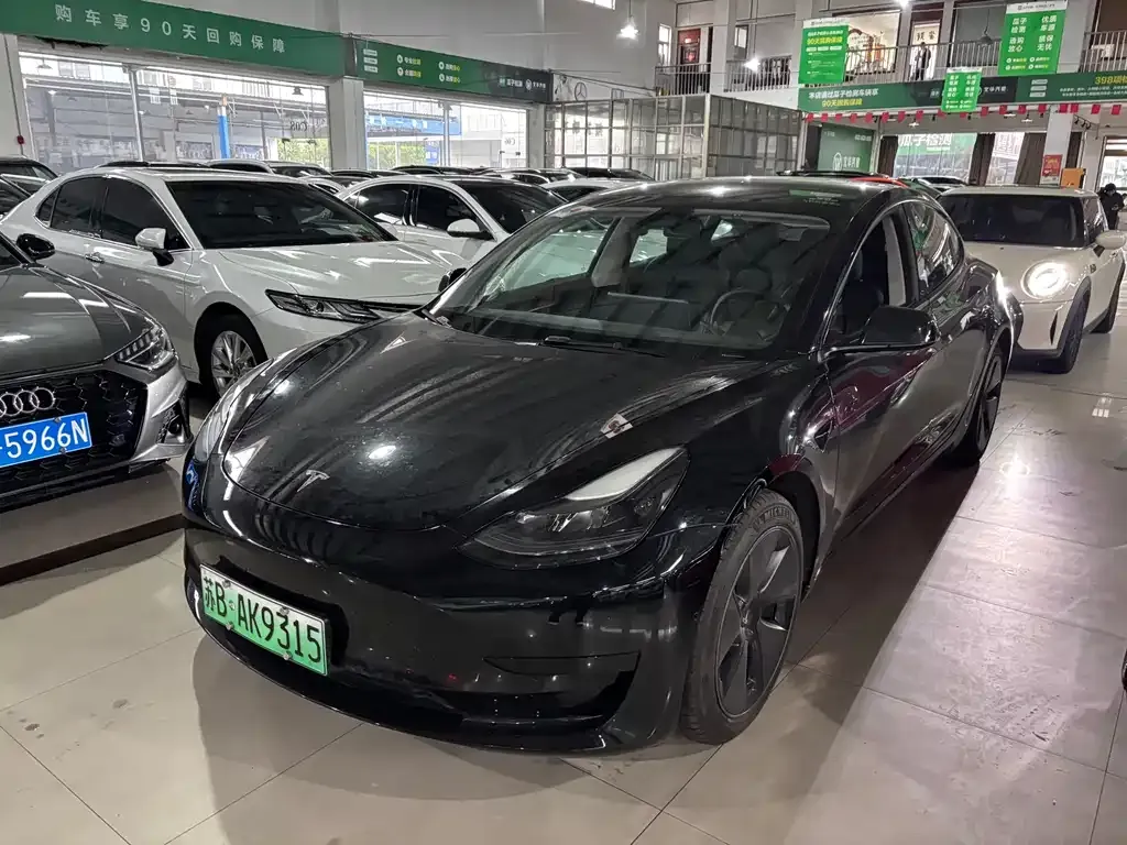 Tesla Model 3 — фото 1
