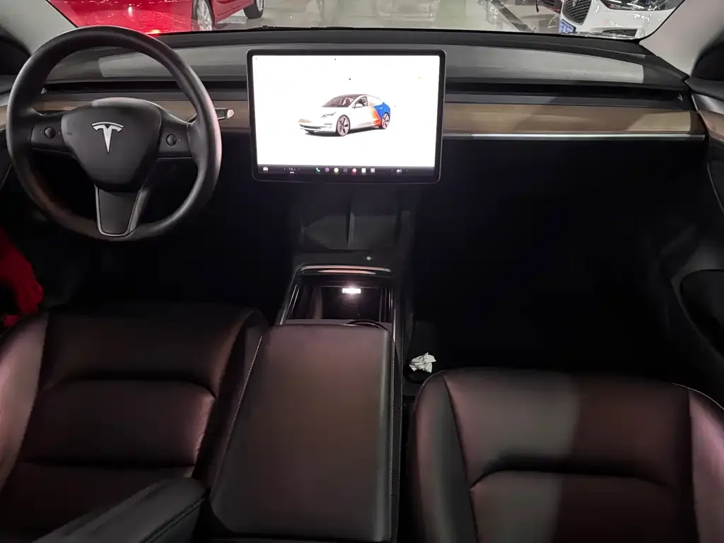 Tesla Model 3 — фото 3