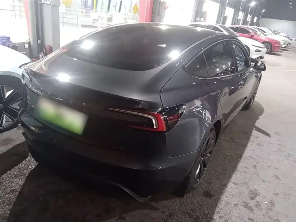 Tesla Model 3 — фото 5