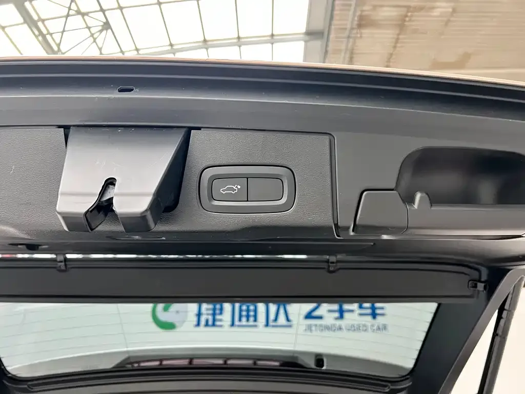 Volvo XC60 2023 из CN, фото 2