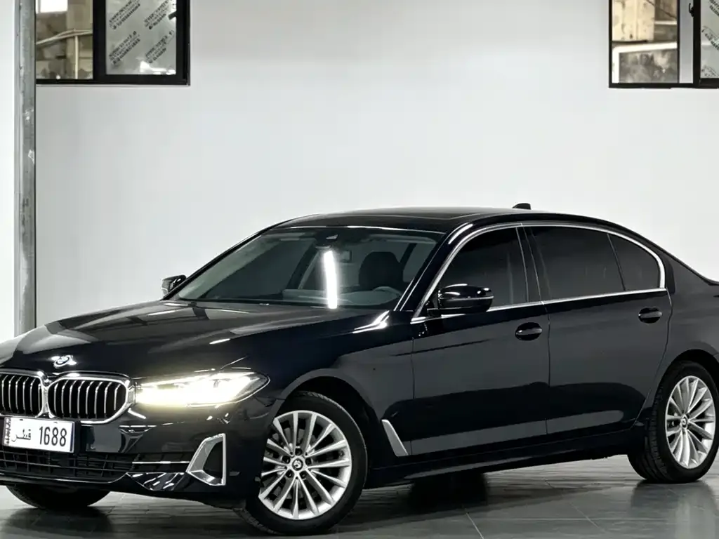 BMW 5 Series — фото 1