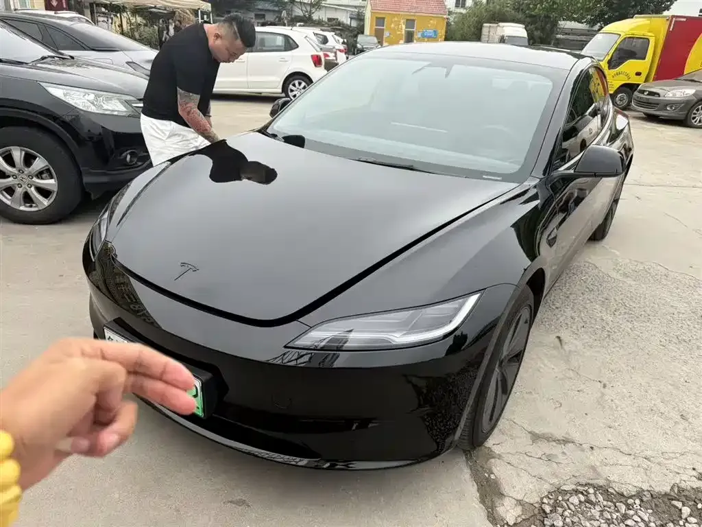 Tesla Model 3 — фото 1