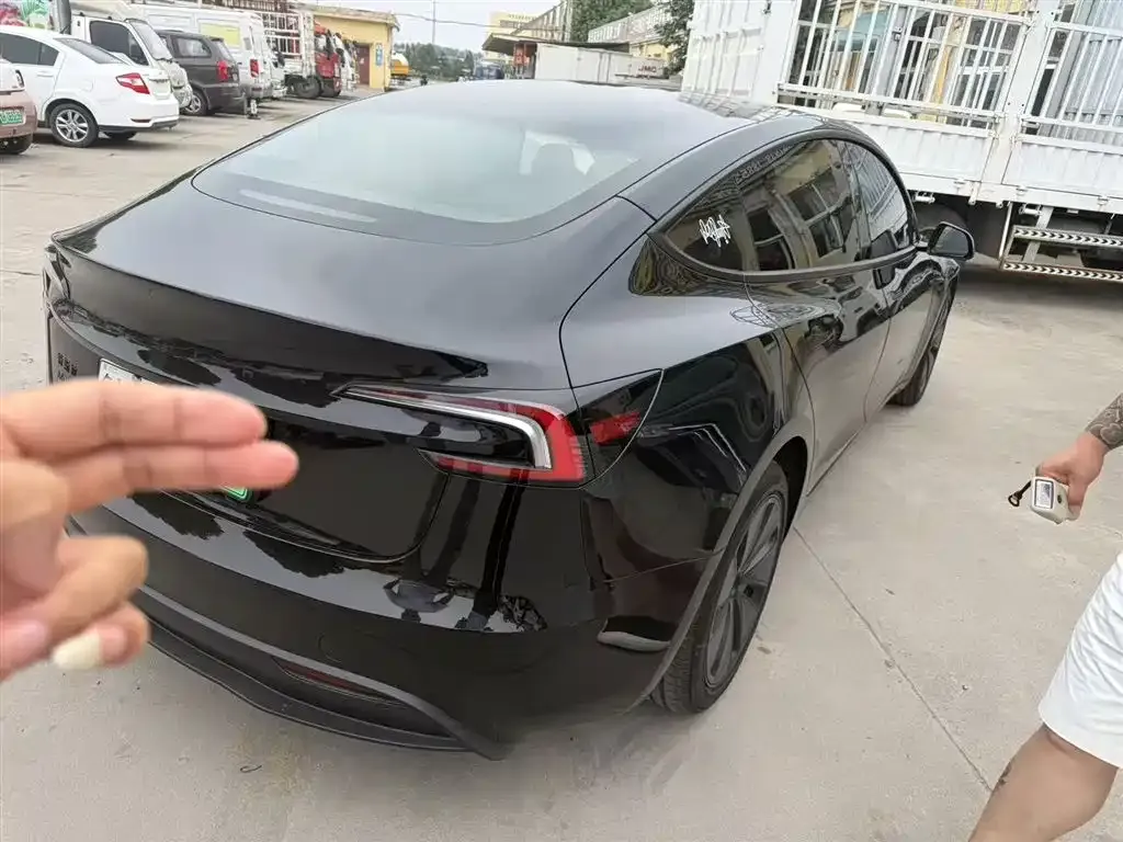 Tesla Model 3 — фото 3