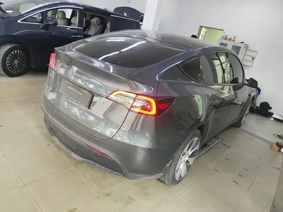 Tesla Model Y — фото 5